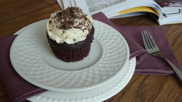 苦甜黑巧克力杯子蛋糕（無奶油和鮮奶油）