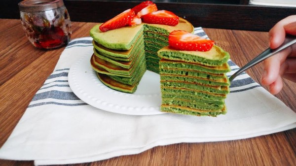 早餐食譜。抹茶優格鬆餅