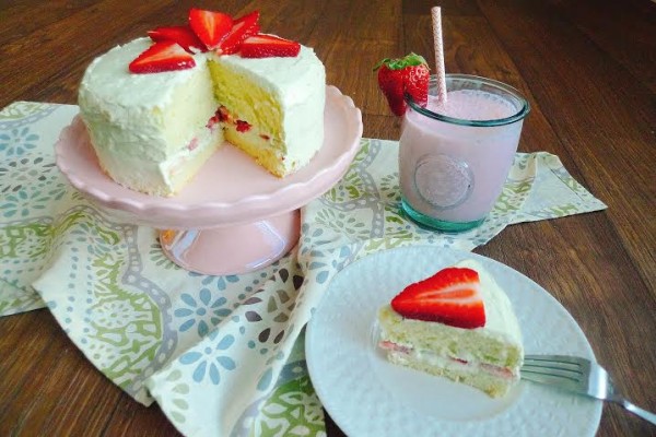 甜點。草莓香草戚風蛋糕